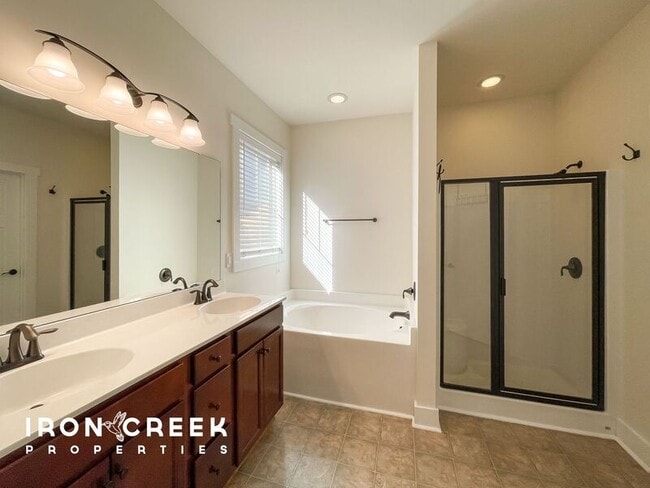 Building Photo - 24 Onteora Oaks Dr