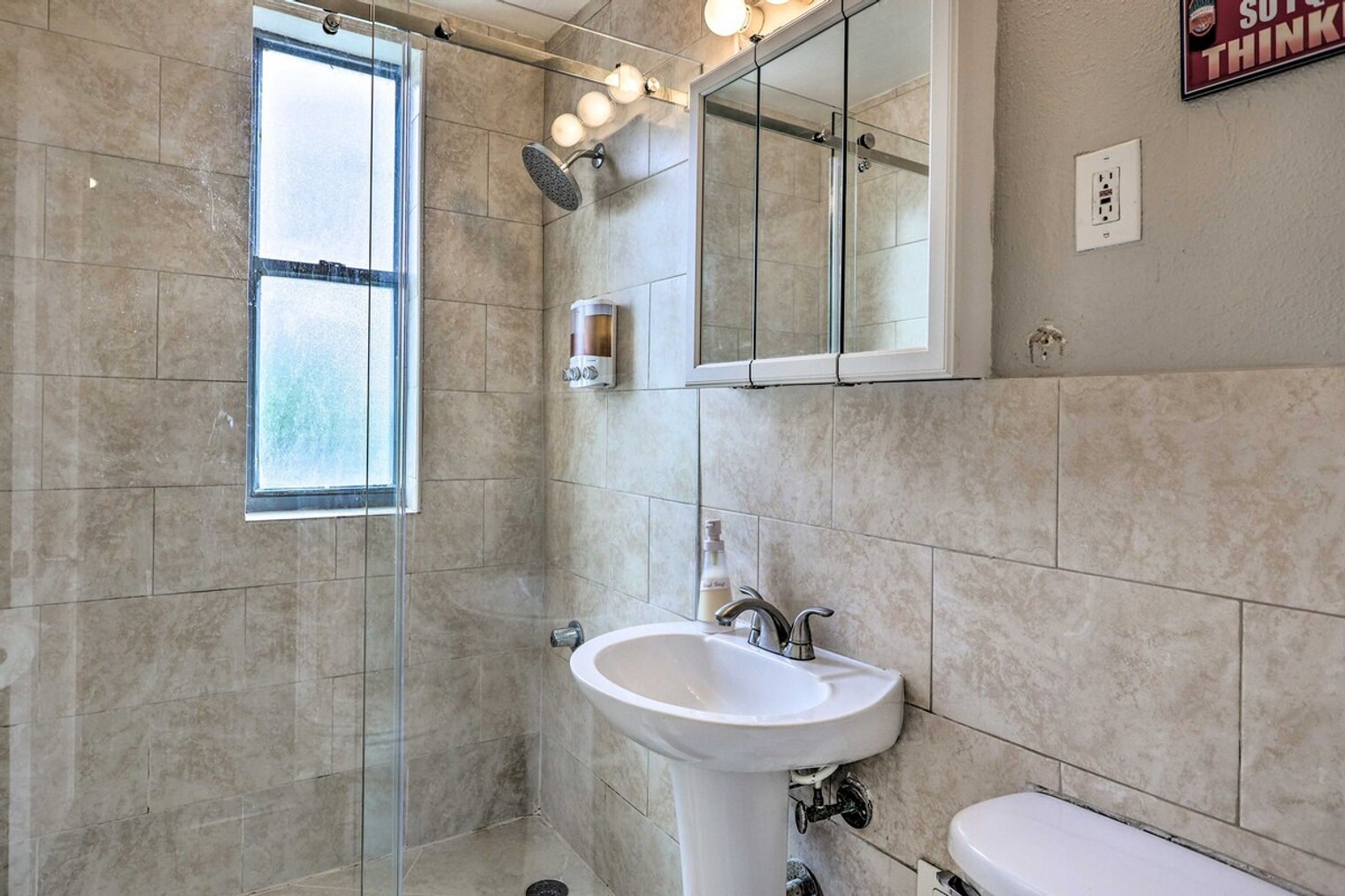 Building Photo - 3700 Collins Ave