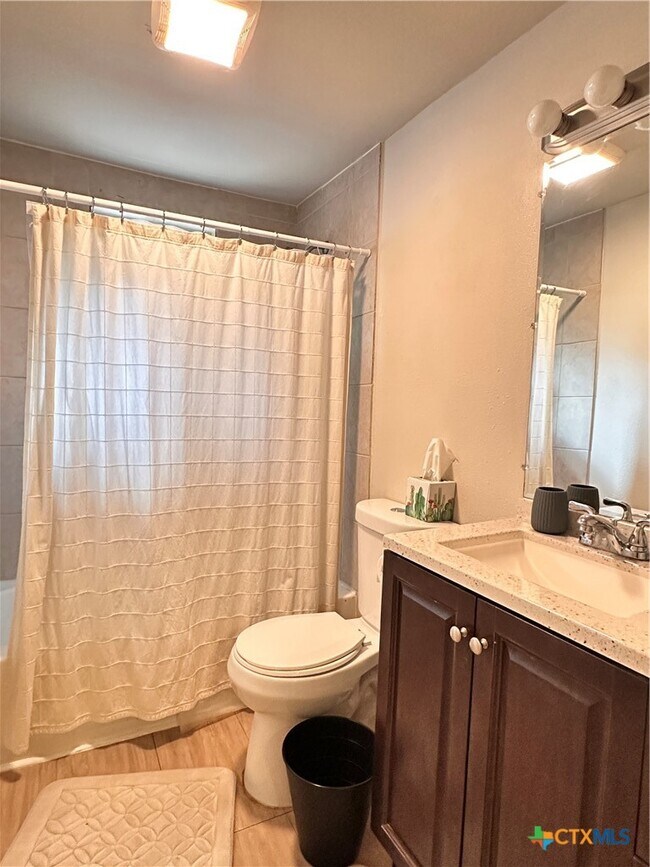 Building Photo - 511 McKie St