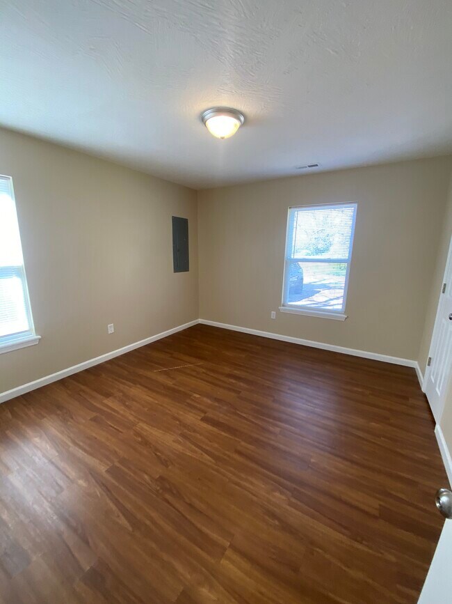 Building Photo - 1628 N Barnes Ave