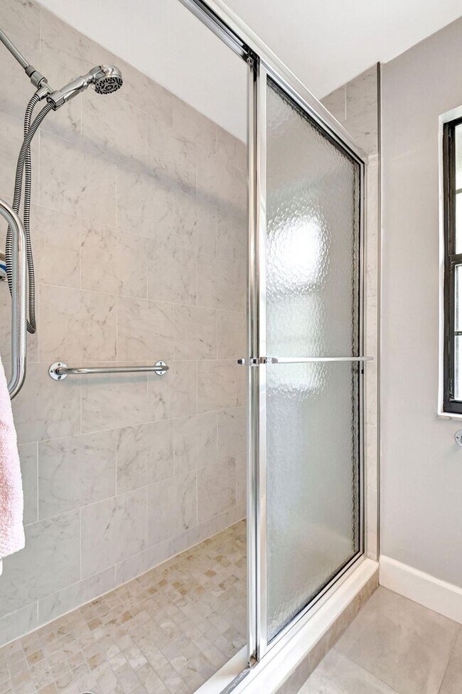 Building Photo - 9311 Longmeadow Cir