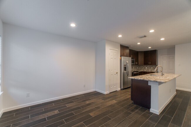Building Photo - 226 Blushwood Pl