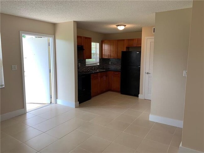 Building Photo - 5180 NE 6th Ave