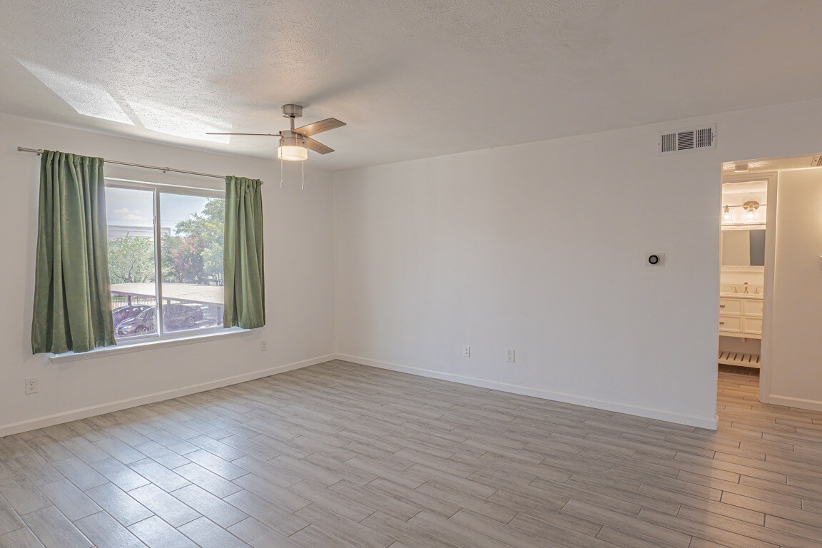 Building Photo - 8087 Meadow Rd