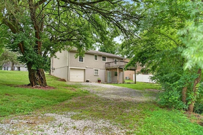 Building Photo - 235 Savely Dr