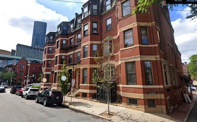 Building Photo - 32 Gloucester St