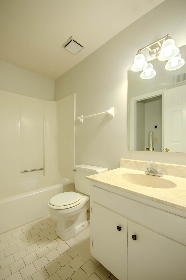 Building Photo - Amazing Location! View of Centennial Park!...