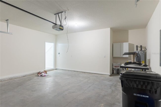 Building Photo - 4807 SW 51st Dr