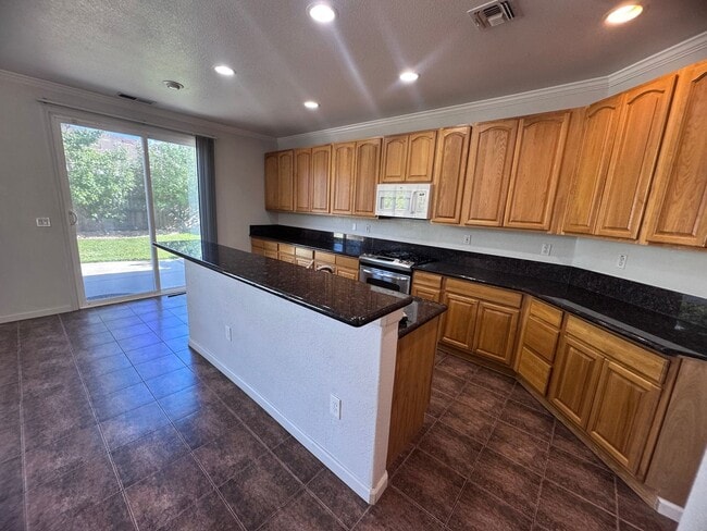 Building Photo - Stonelake Community - Four Bedroom!
