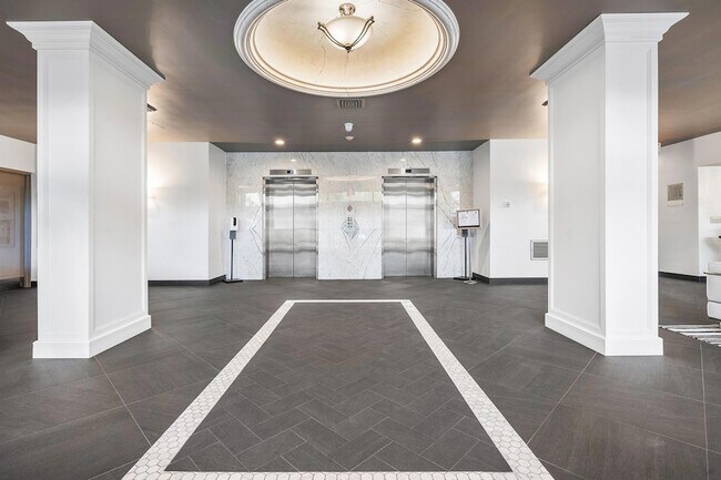 Building Photo - 2400 Presidential 204 Way