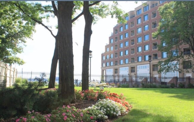 Building Photo - 65 E India Row