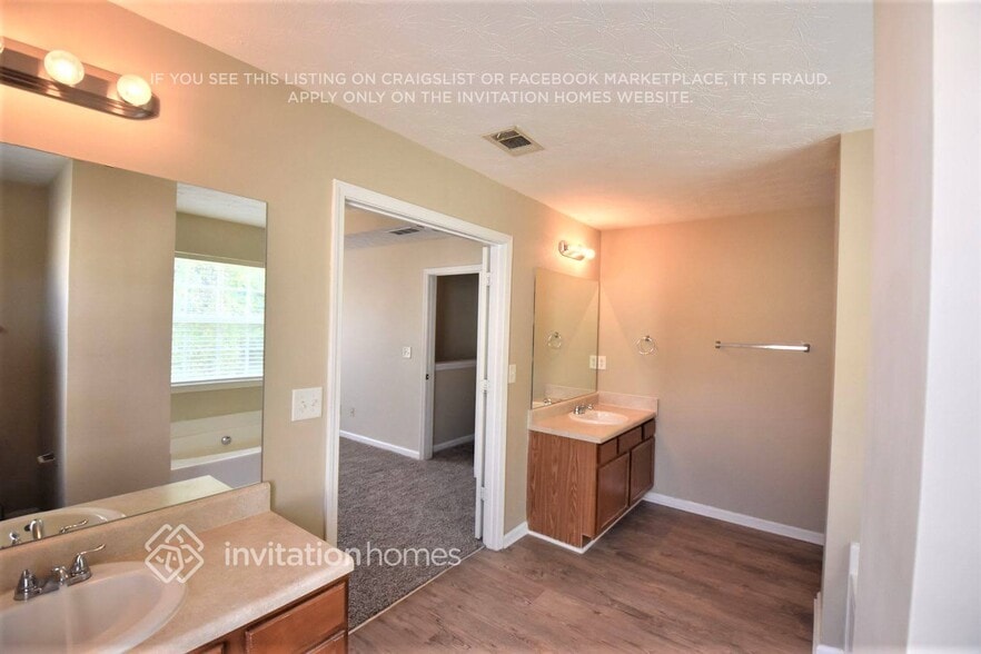 Building Photo - 1027 Lear Dr