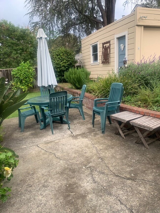 Building Photo - stirtz