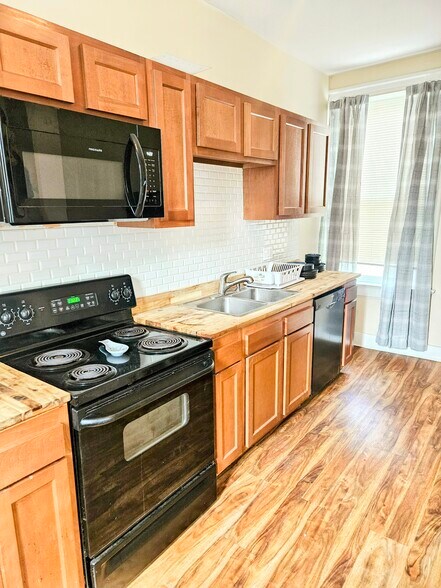 Kitchen - 1923 Dana Ave