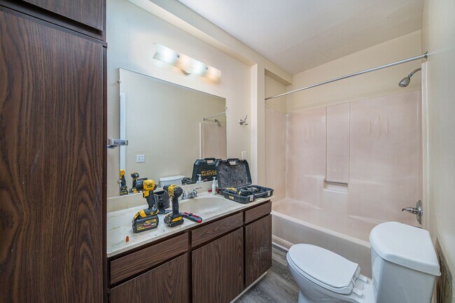 Building Photo - Copeland Avenue 6225 #B