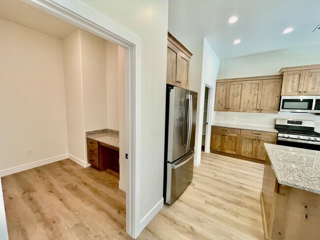 Building Photo - BRAND NEW Three Bedroom Home in Desert Cliffs