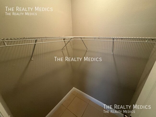 Building Photo - 765 Platypus Ct