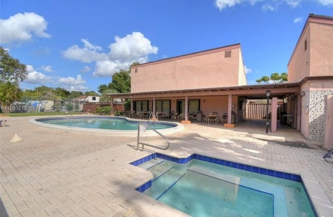 Building Photo - 1752 NW 74th Ave