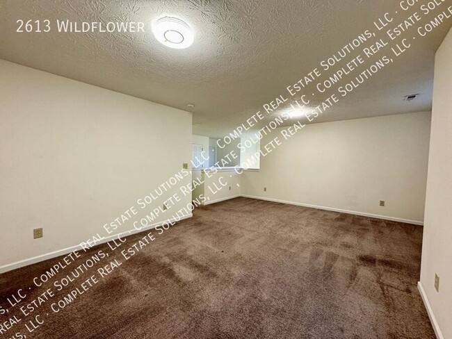 Building Photo - Move-in Special:  $300 off first months rent