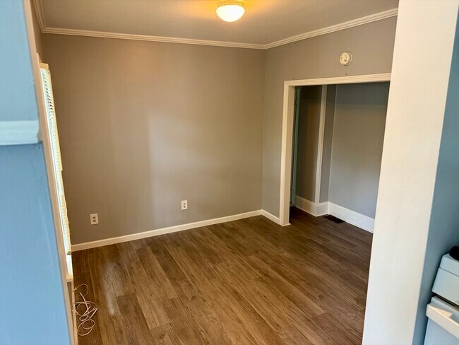 Building Photo - 15 Church Ave