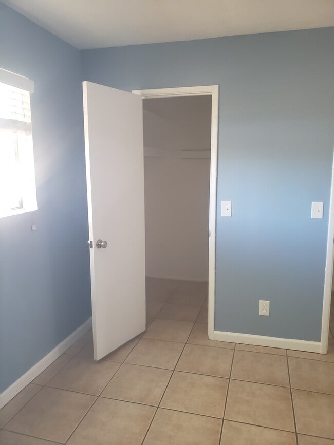 Building Photo - 3560 N Tucson Blvd