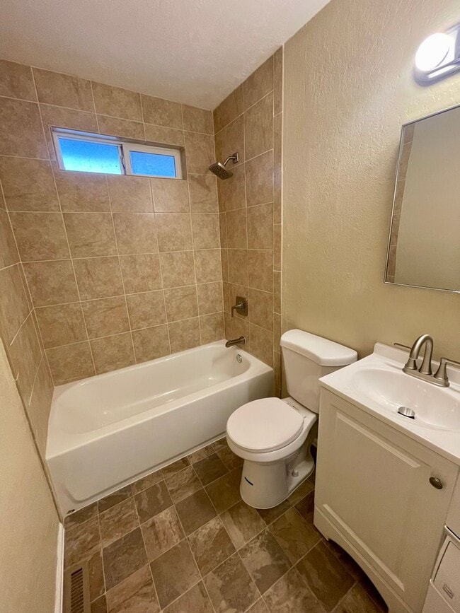 Building Photo - Newly renovated home in Widefield