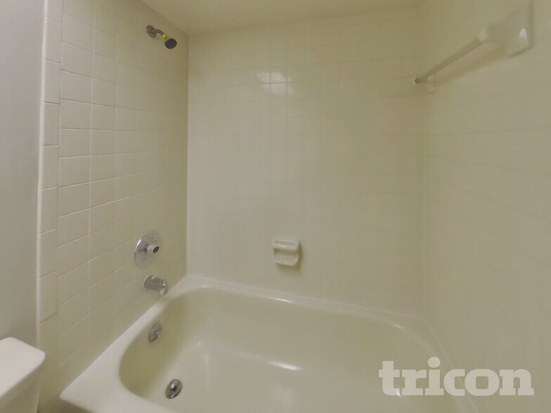 Building Photo - 10660 Squires Ct