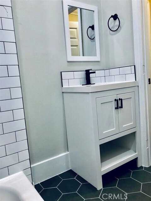 Building Photo - 5106 Crenshaw Blvd