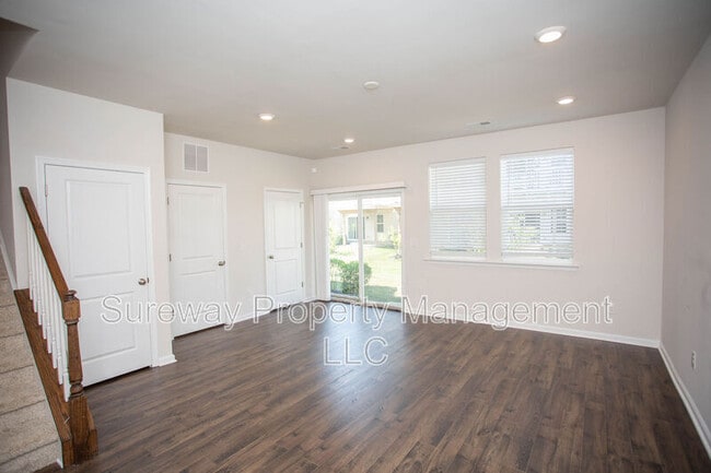 Building Photo - 13 Verona Ln