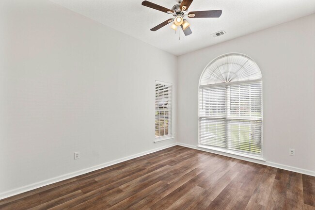 Building Photo - 371 Marshview Dr
