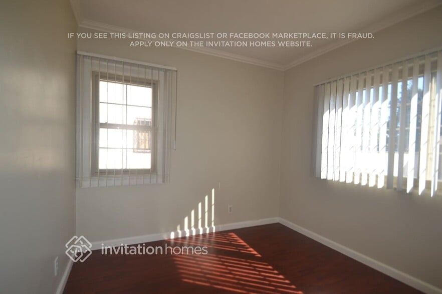Building Photo - 1932 W 84th Pl