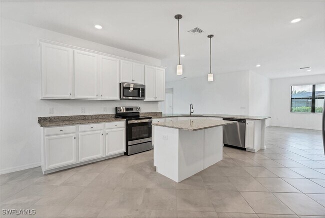 Building Photo - 3350 Antilla Ct