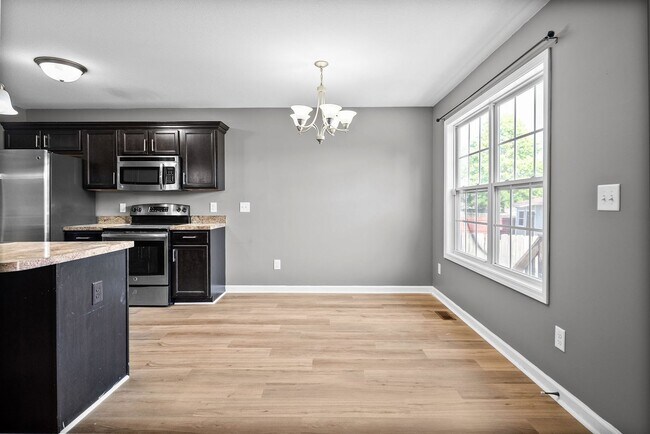 Building Photo - Pet Friendly Three Bedroom!