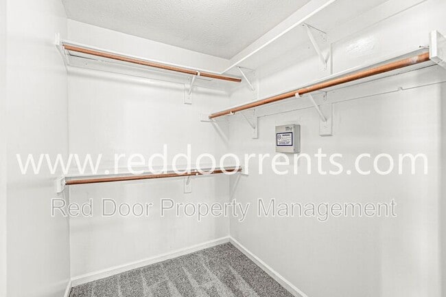 Building Photo - 10051 Long Meadow Dr