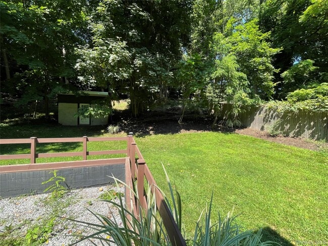 Building Photo - 328 E Broadway