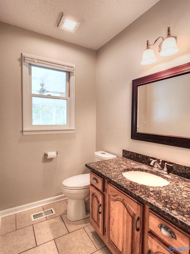 Building Photo - 1815 Shellbrook Dr NW