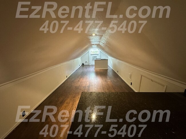 Building Photo - 2nd Floor Attic Studio Apt w/ Kitchenette ...
