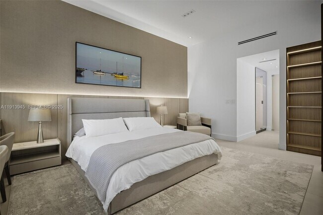 Building Photo - 2301 Collins Ave