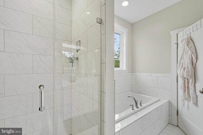 Building Photo - 8193 Major Watters Ct