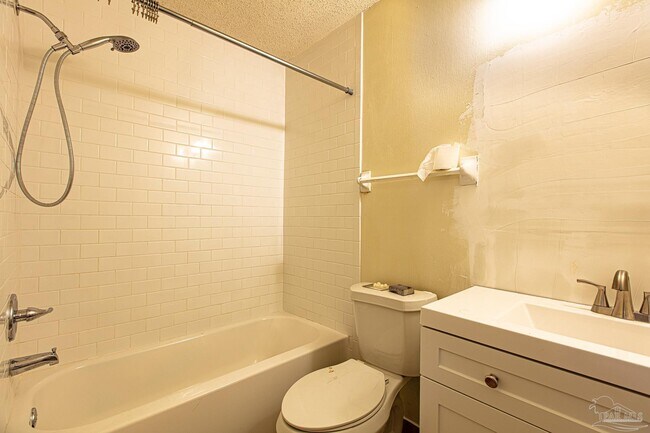 Building Photo - 6242 Ridgegate Cir