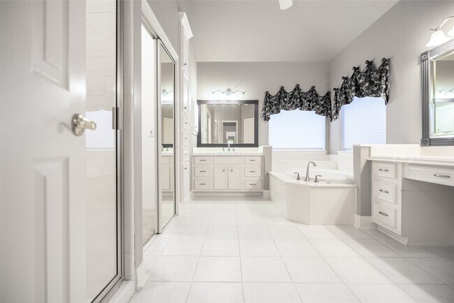 Building Photo - 26910 Willow Ln