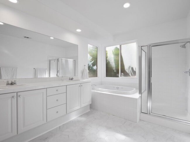 Building Photo - Cozy Stevenson Ranch Home on a Quiet Cul-D...