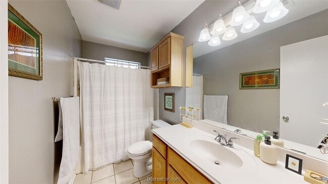 Building Photo - 806 Azalea Ct