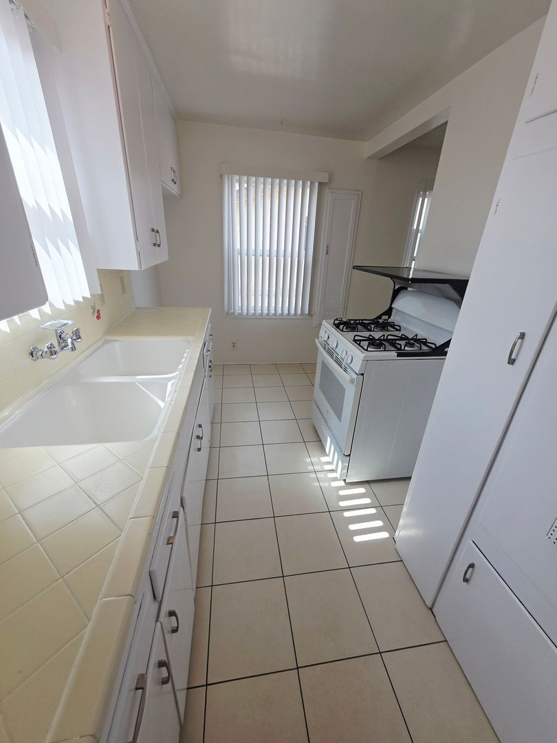 Building Photo - 1123 Linden Ave