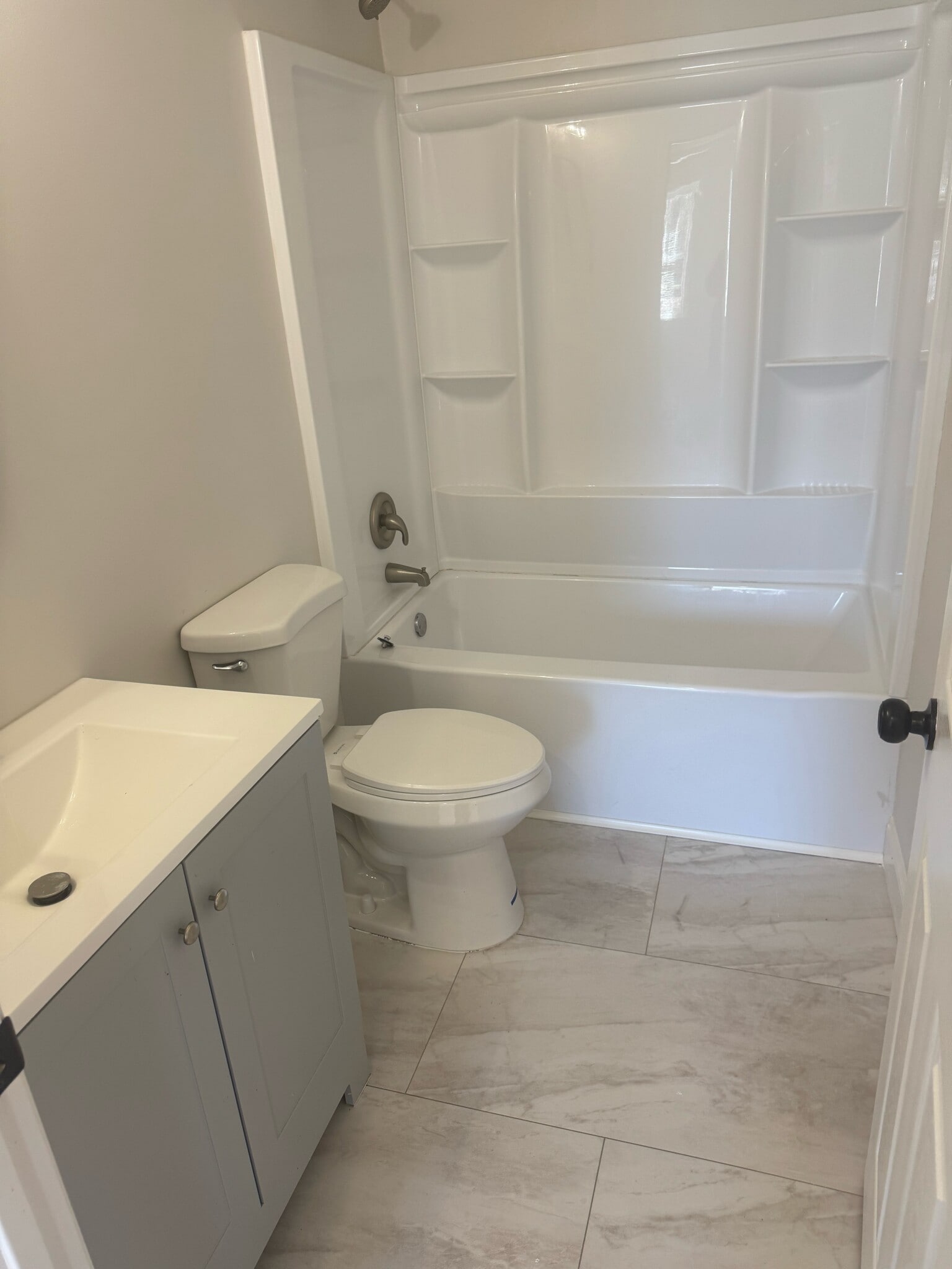 Building Photo - 400 E Hickory St