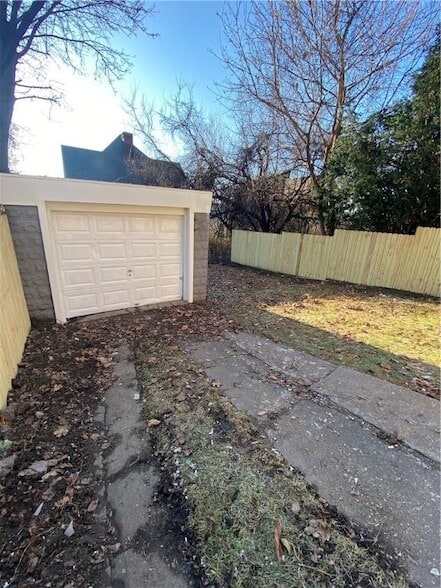 Building Photo - 908 North Ave