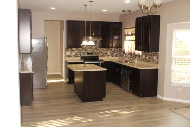 Building Photo - 2244 McGregor Ct