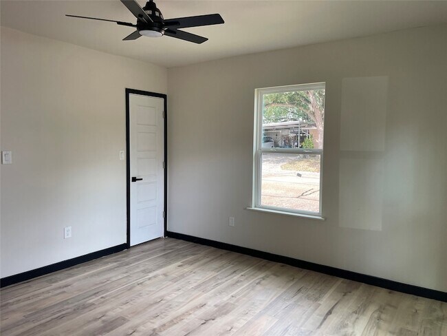 Building Photo - 800 S 2nd St