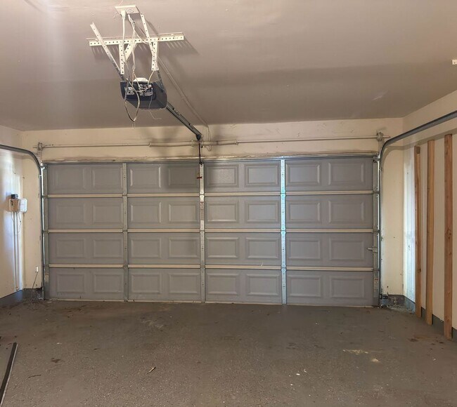 Building Photo - 302 Inverness Dr