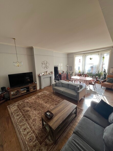 Building Photo - 2013 Walnut St